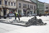 Oświęcim. Rynek Główny do modernizacji. Czy znikną otoczaki? Potrzebna jest zgoda konserwatora zabytków. ZDJĘCIA