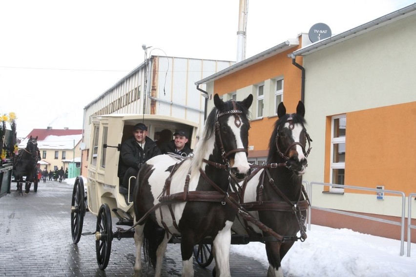 Arcybiskup Wiktor Skworc na procesji konnej w Pietrowicach Wielkich [ZDJĘCIA]