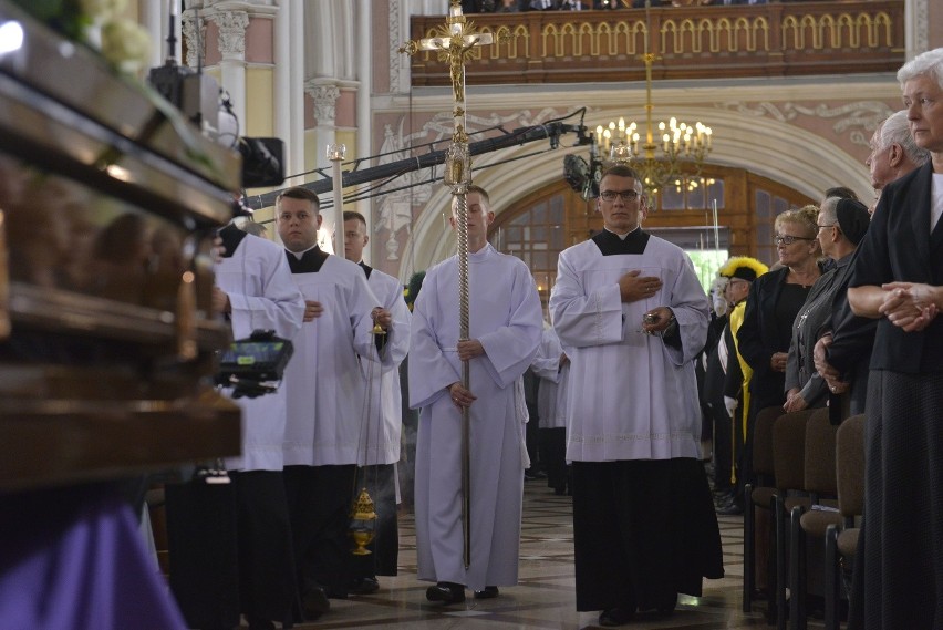 Pogrzeb apb Zimowskiego. Ciało spoczęło w katedrze w Radomiu