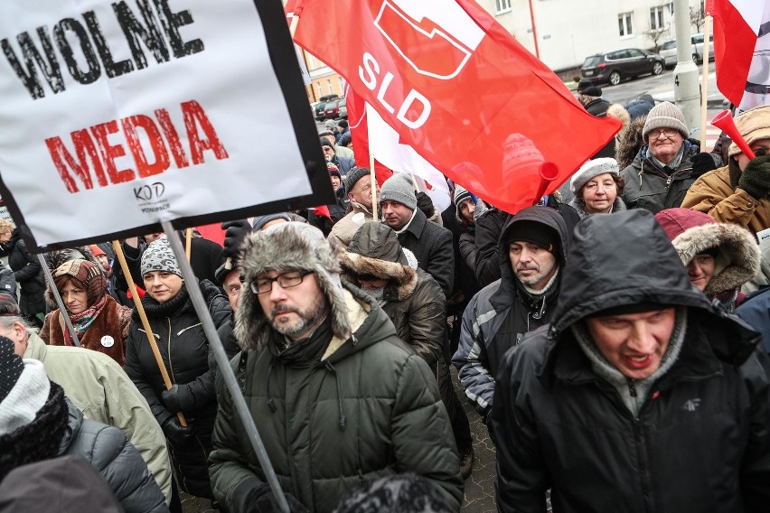 Demonstracja w obronie wolności mediów pod siedziba PiS w...