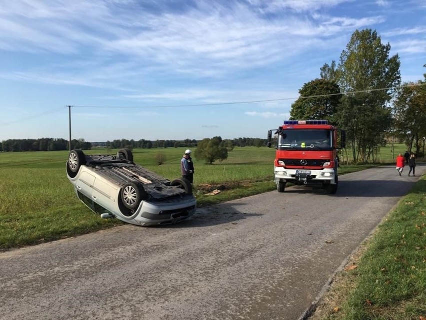 Kierująca renault 67-latka z lekkimi obrażeniami została...