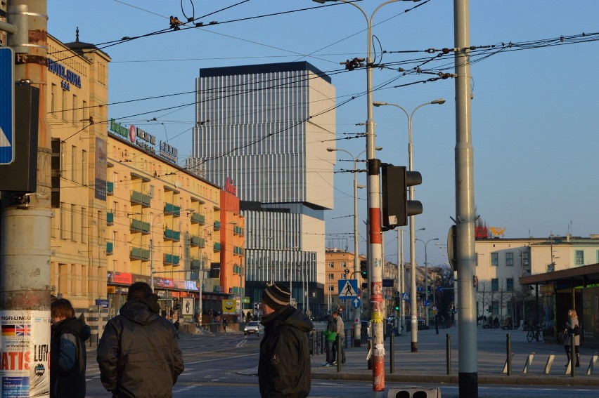 Budowa "szklanego domu" przy Dworcu Głównym PKP już wystartowała (ZDJĘCIA)