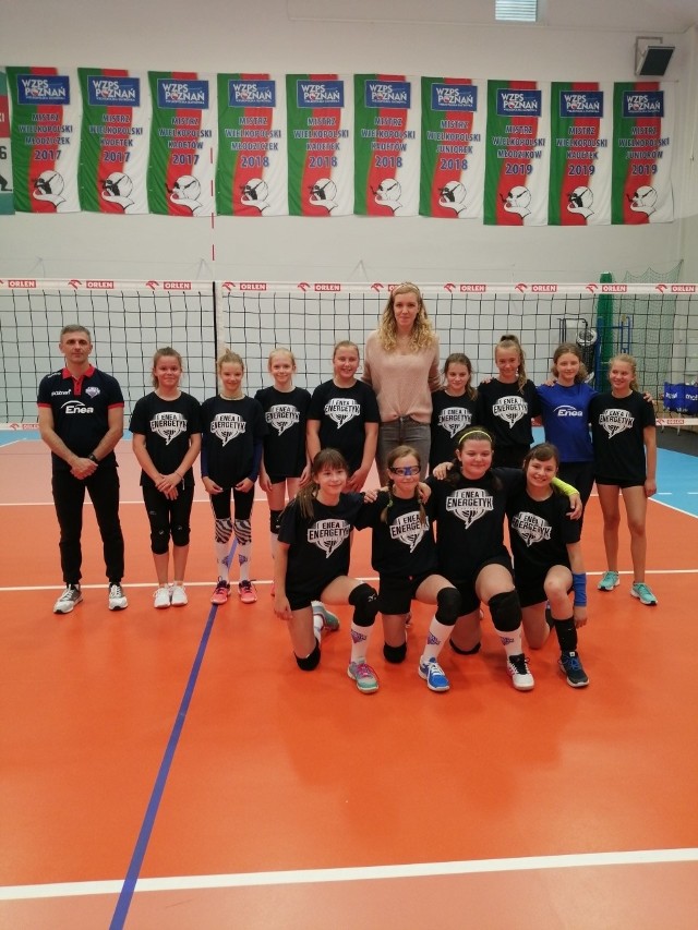 Agnieszka Kąkolewska odwiedziła 12-latki trenujące w hali Enei Energetyka, czyli w jej dawnym klubie, w hali przy ul. Bukowskiej