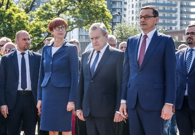 Z premierem RP Mateuszem Morawieckim, ale - wbrew zapowiedziom - bez prezesa PiS Jarosława Kaczyńskiego, odbyły się w poniedziałek, 3.06. w legendarnej sali BHP gdańskiej stoczni, uroczystości  związane z 40. rocznicą pierwszej pielgrzymki Jana Pawła II do Polski.