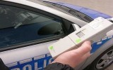 W Dylewie w gminie Mogielnica policjanci zatrzymali pijanego kierowcę bez prawa jazdy, poszukiwanego przez sąd za inne przestępstwo