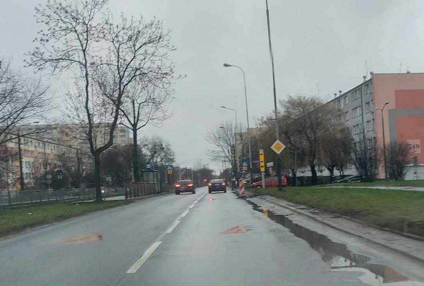 Nowy fotoradar w Łodzi. Urządzenie stanęło na ul. Dąbrowskiego. Kiedy zacznie robić zdjęcia piratom drogowym? ZDJĘCIA