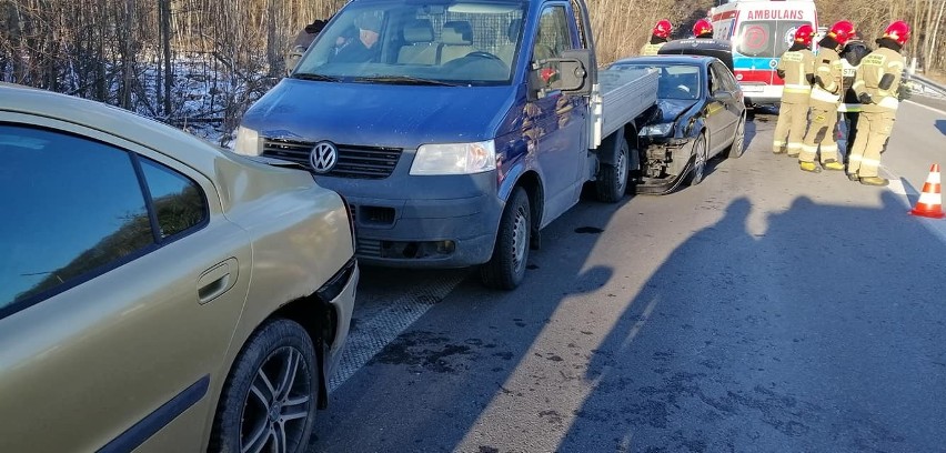 Trzy samochody zderzyły się w Kosowie pod Radomiem.