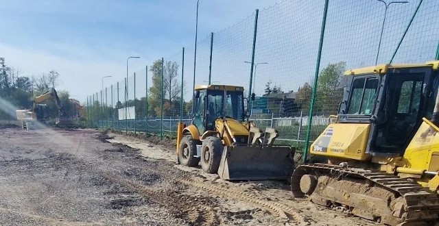 Trwa remont boiska treningowego Orląt Kielce. Po dawnej murawie nie ma śladu. Zobacz więcej zdjęć>>>>>