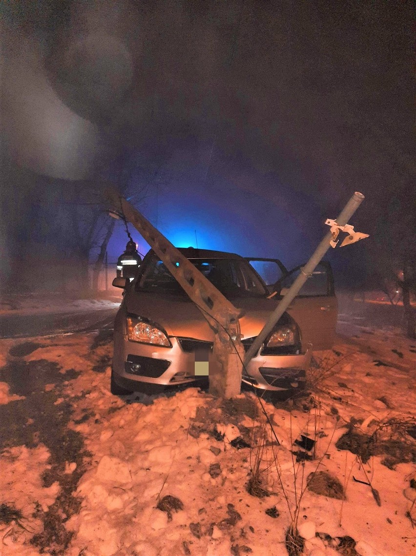 Podczas wypadku w Świńczowie w gminie Skała pojazd wypadł z...