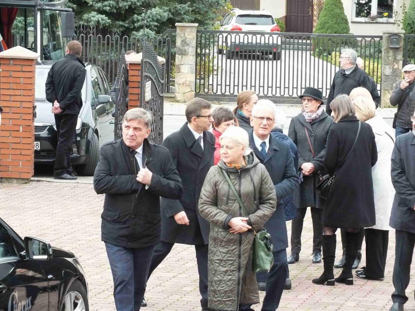Tłumy na pogrzebie Joanny Główki, wieloletniej radnej miasta i powiatu starachowickiego 