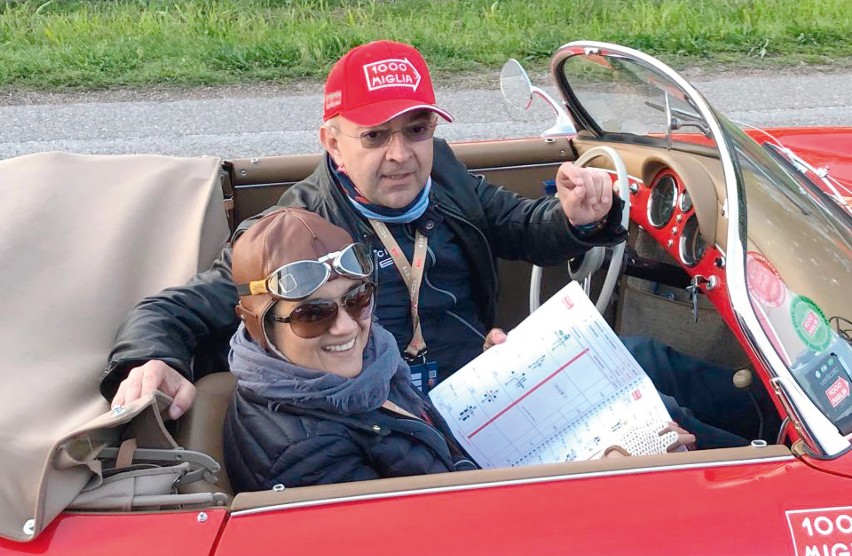 Załoga Grupy Nowy Styl wystartowała w wyścigu Mille Miglia. Na trasę wyjechali zabytkowym porsche z 1955 roku [ZDJĘCIA]