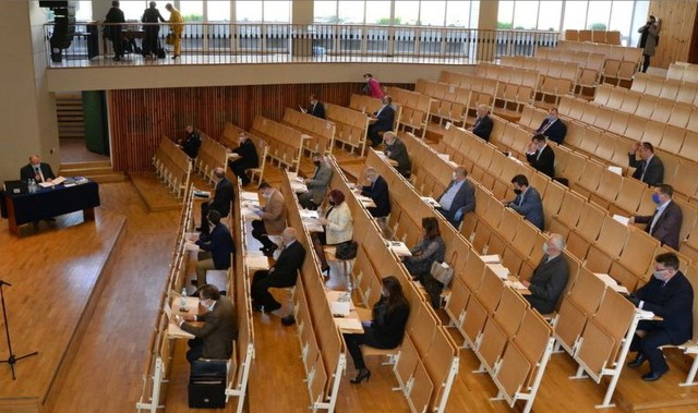 Obrady radnych powiatowych odbyły się 25 czerwca w auli Centrum Edukacji Zawodowej w Stalowej Woli