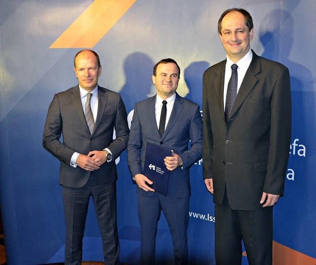 Od lewej: Krzysztof Sadowski, wiceprezes LSSE, Artur Ratajczak, prezes Arra Group i Lech Idczak, prezes LSSE