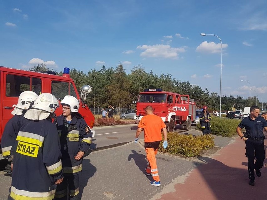 Groźny pożar domu w Skaryszewie. Po ciężko poparzonego mężczyznę przyleciał śmigłowiec 