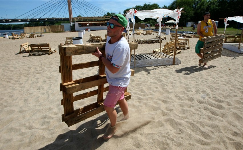 Dziś otwiera się we Wrocławiu największa plaża w mieście,...