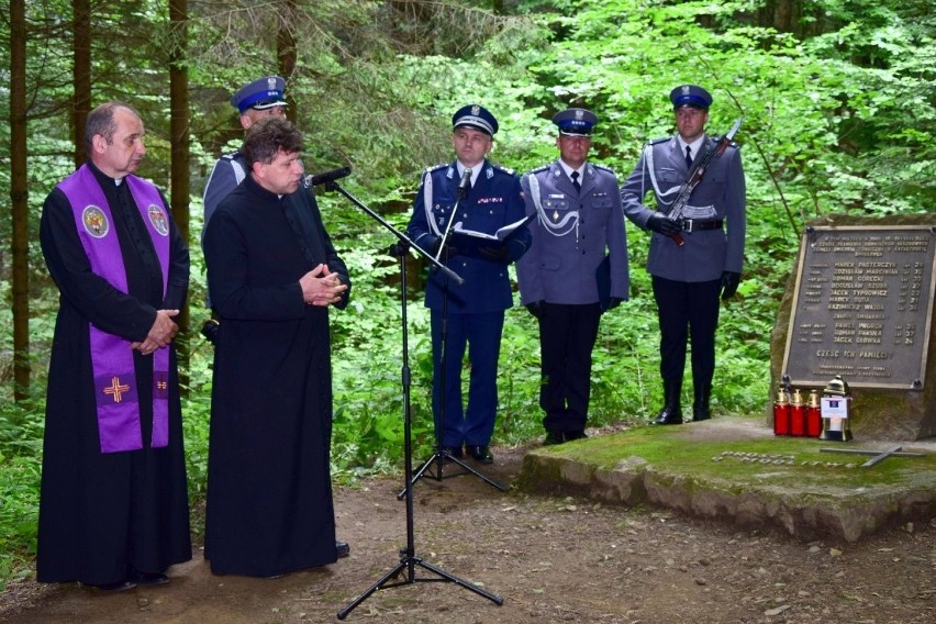 Apel poległych z okazji 30. rocznicy katastrofy śmigłowca w Cisnej w Bieszczadach [ZDJĘCIA]