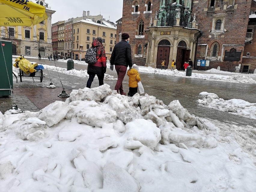 Kraków. Takiej zimy dawno nie było. Rekordowe wydatki z powodu mrozu i dużych opadów śniegu [ZDJĘCIA] 