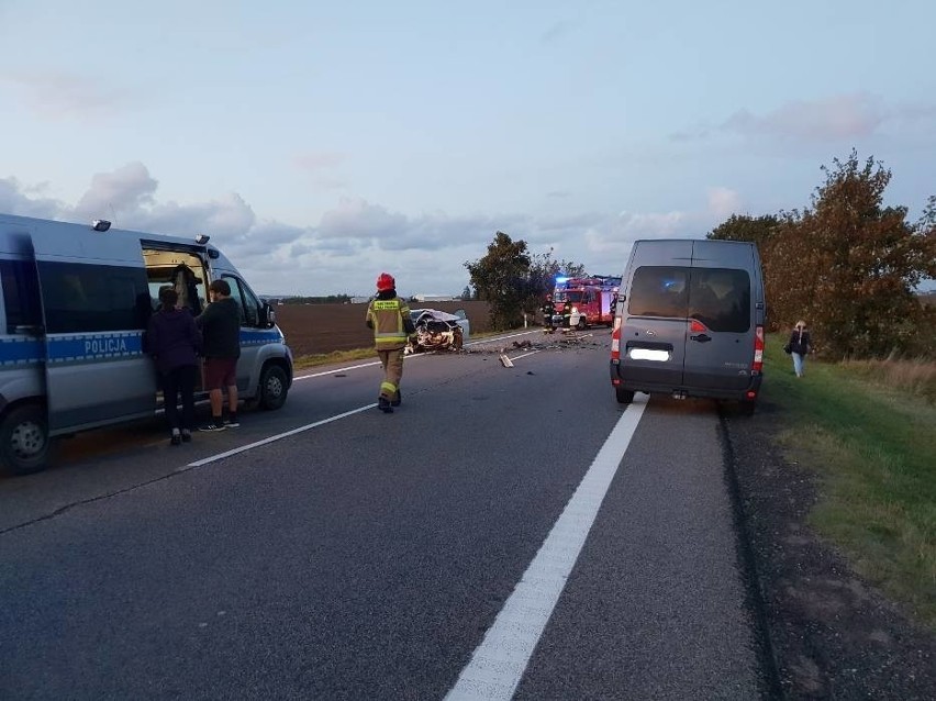 Groźny wypadek na DW216 z Pucka do Celbowa 2.10.2019. Zderzenie czołowe, droga zamknięta 