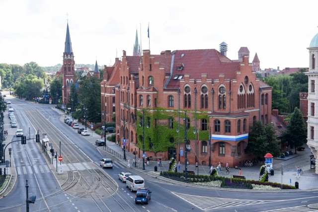 Wniosek o dodatek osłonowy można złożyć m.in. w głównym budynku Urzędu Miasta Torunia