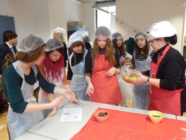 Podczas wizyty w Portugalii uczniowie uczestniczyli między innymi w warsztatach kulinarnych. 