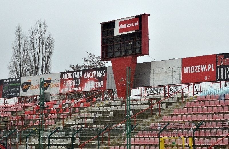 Zaczęły się prace rozbiórkowe na stadionie Widzewa.