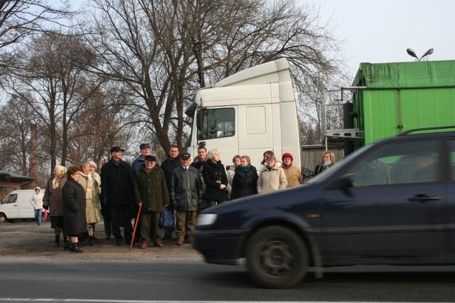 Naprawdę trudno jest tu przejść na drugą stronę ulicy