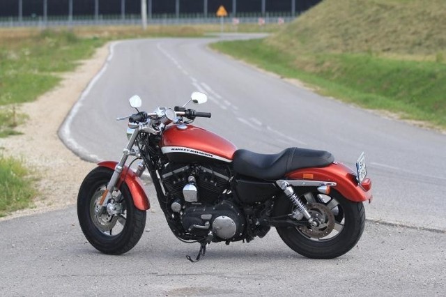 Testujemy: Harley-Davidson Sportster 1200 Custom - czysta frajda (WIDEO)