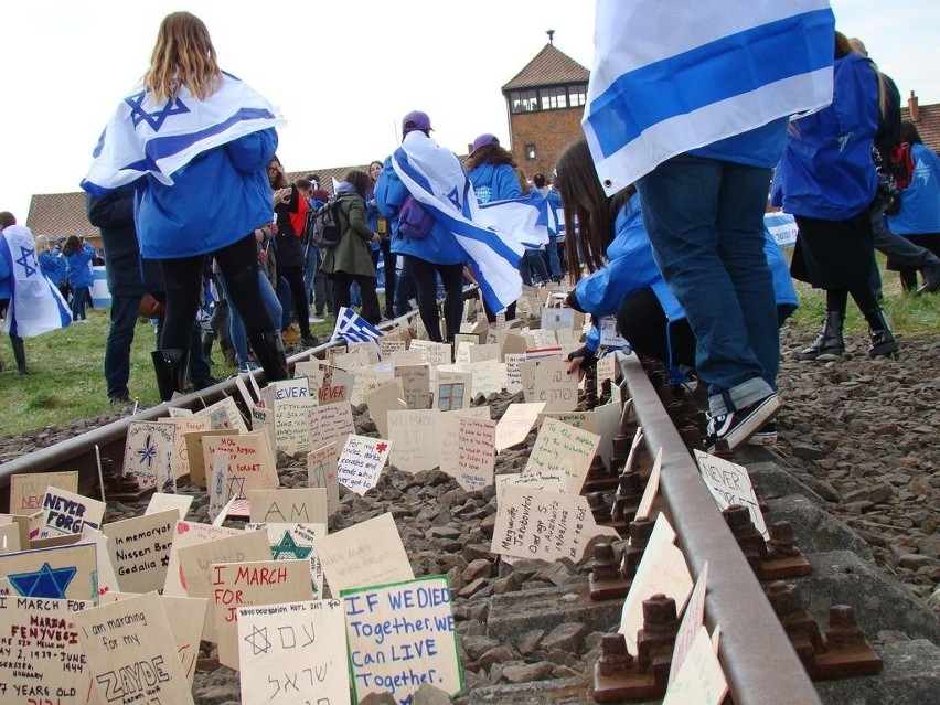 26 Marsz Żywych przeszedł z byłego niemieckiego obozu Auschwitz I do Auschwitz II Birkenau