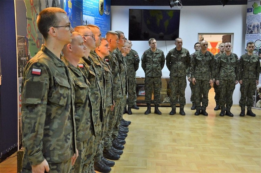Żołnierze dobrowolnej zasadniczej służby wojskowej w Opolu...