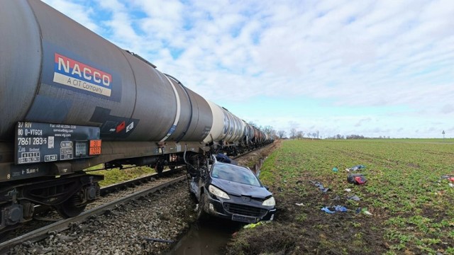 Do wypadku doszło na przejeździe kolejowym w Oborze pod Gnieznem