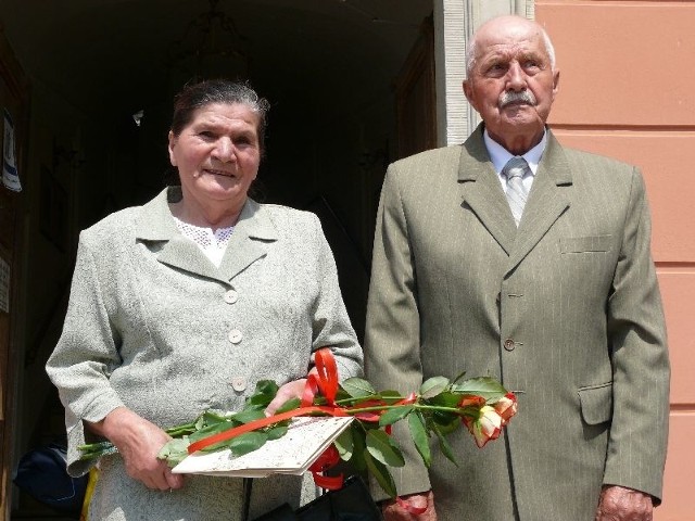 Pani Kazimiera (79 l.) i pan Wincenty (88 l.) Krakówka z Niemścic w niedzielę obchodzili 60 rocznicę ślubu. W uroczystości udział wzięła liczna rodzina.