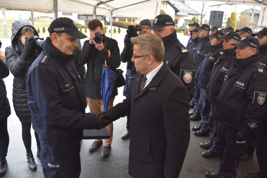 Nowy posterunek policji w Świerklanach otwarty. Służbę...