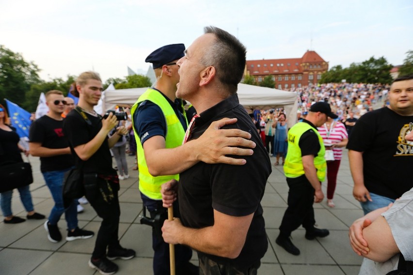 Protest na Placu Solidarności przeciwko reformie sądów. Przyszedł tłum [zdjęcia, wideo] 