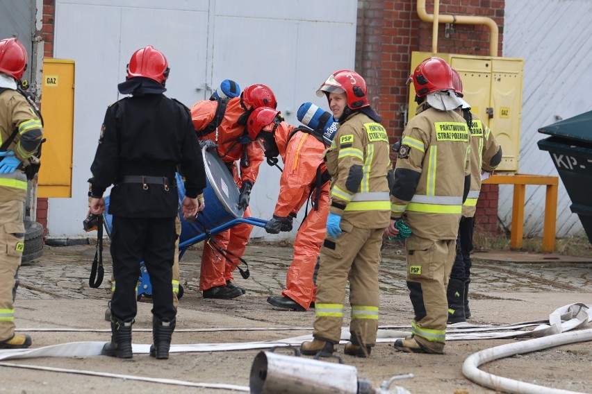 Ewakuacja pracowników zakładu Alstom przy ul. Fabrycznej we...