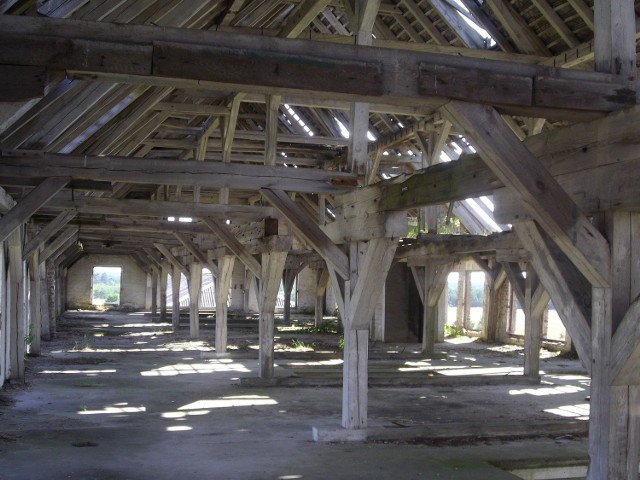 Do rozbiórki pozostała drewniana konstrukcja dachu