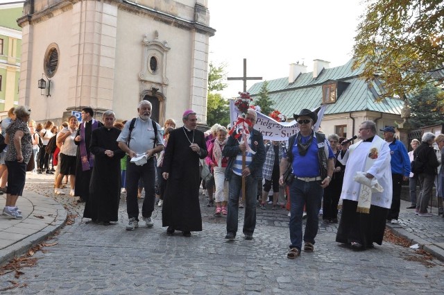 Pielgrzymka wyruszyła z sandomierskiej katedry.