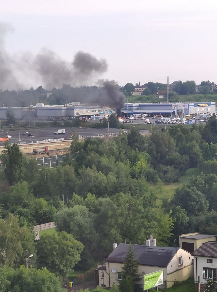 Na parkingu przy Castoramie w Sosnowcu doszło do wybuchu i...