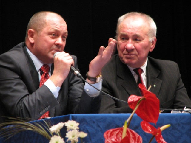 Jak wam nie pasuje samorząd, to możecie go sobie zmienić - wypalił minister Marek Sawicki (na zdj, z lewej; z prawej zaskoczony Władysław Jagiełło).