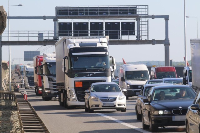 Koszmarne utrudnienia dla kierowców. Autostradowa Obwodnica Wrocławia kompletnie zablokowana przez roboty drogowe. Zdjęcie ilustracyjne