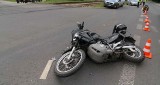 Wypadek w Poznaniu. Jedna osoba poszkodowana po zderzeniu osobówki z motocyklem. Są utrudnienia w ruchu