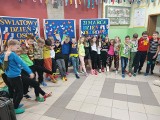 "Skarpetkowe wyzwanie" zakończone sukcesem. W Szkole Podstawowej numer 39 w Kielcach obchodzono Światowy Dzień Osób z Zespołem Downa