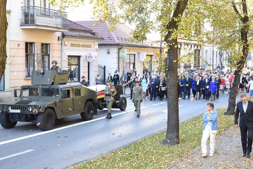 Nowy Sącz. Tłumy sądeczan na powtórnym pochówku gen. Bronisława Pierackiego