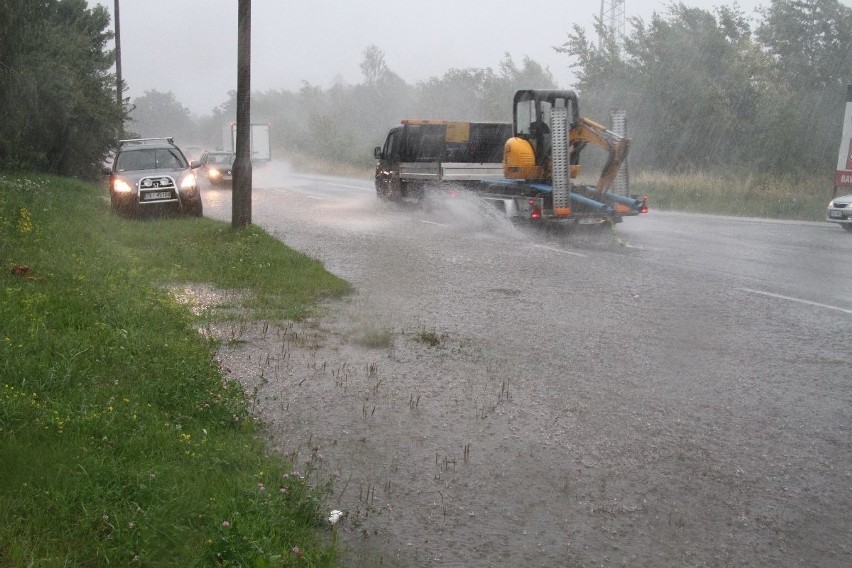  Czwartkowa ulewa w Kielcach. Ulice jak rzeki (zdjęcia fotoreportera Echa Dnia)  