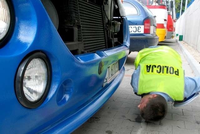 Szkolne autokary sprawdza policja i inspekcja transportu drogowego