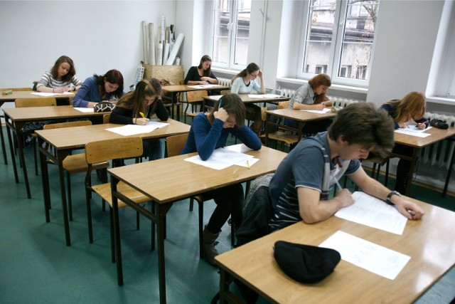 Matura poprawkowa 2018 to stresujące przeżycie. Dziś maturzyści pisali poprawkowe egzaminy.