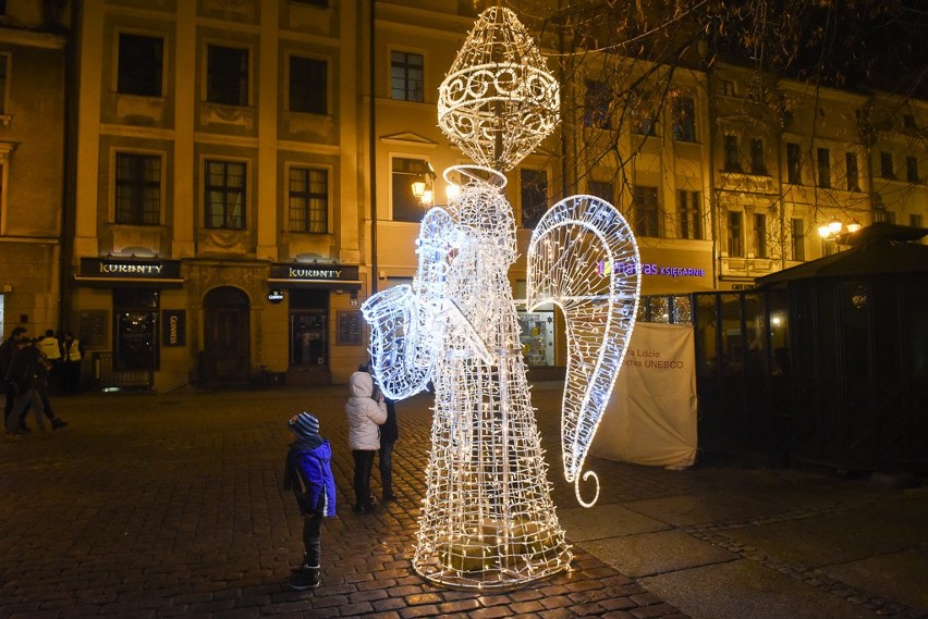 Toruń już jest przygotowany na święta. W centrum miasta...