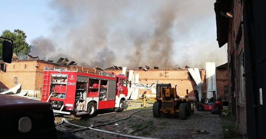 Ogromny pożar w Lubuczewie. W starej stodole pracowali...