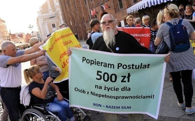 500 plus dla niepełnosprawnych - od kiedy? Rząd obiecuje, że ustawa jeszcze w tym roku. Zmiany w programie 500 plus