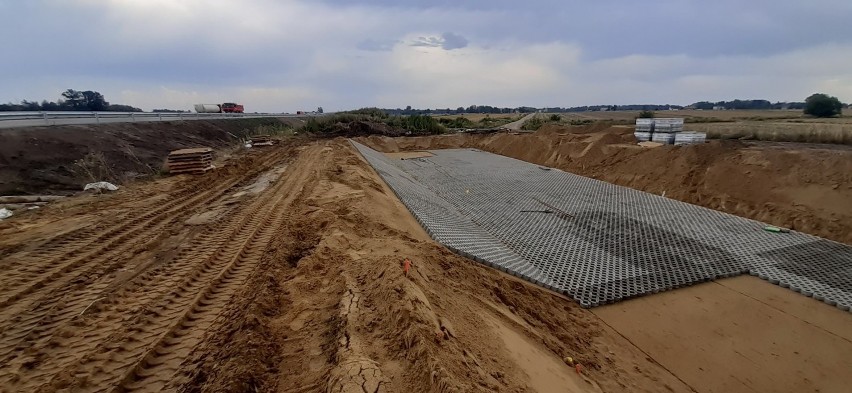 Budowa autostrady A1 koło Piotrkowa - postęp robót, utrudnienia [NAJNOWSZE ZDJĘCIA]