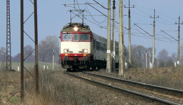 Niemcy chcą sprawić mieszkańcom Pomorza Zachodniego miły prezent &#8211; bezpośrednie połączenie znad Bałtyku do uroczej czeskiej Pragi. Pociągi maja ruszyć w trasę jeszcze w tym roku.